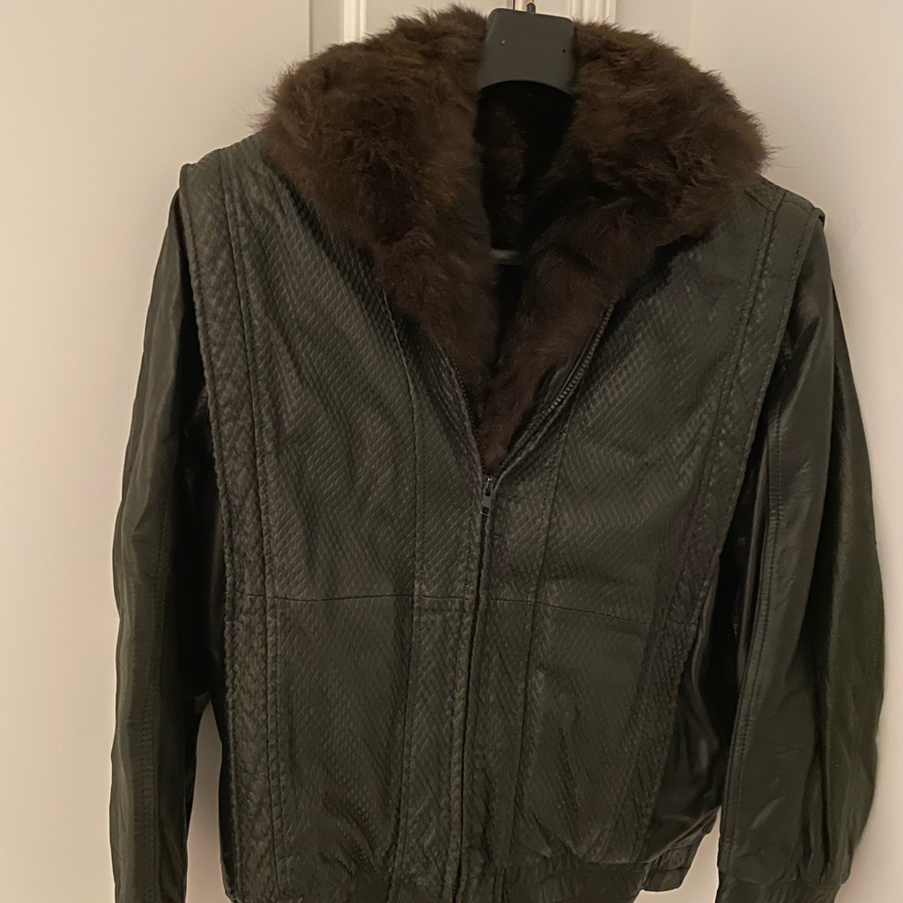 The Leather Warehouse Unisex Black 2 piece leather jacket w/ zipout opossum vest